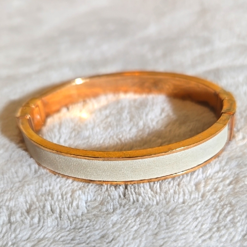 #250 FOSSIL GOLD TONE Bangle